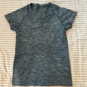 Lululemon swiftly tech short sleeve shirt, size 2, long, heather green color
